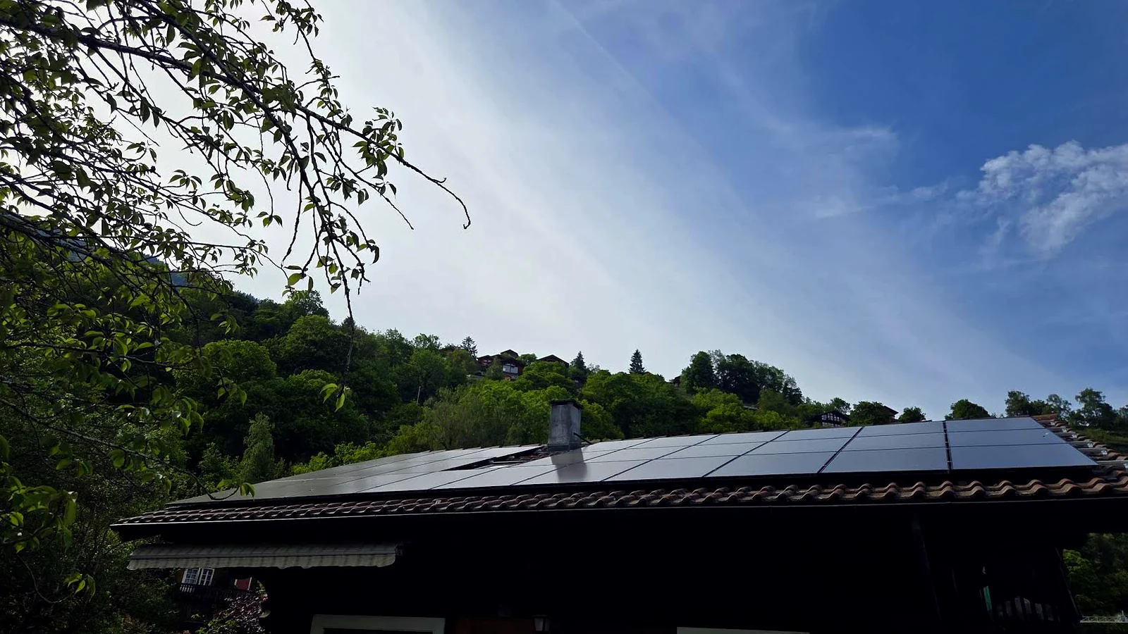 Installation solaire résidentielle sur un chalet en Valais