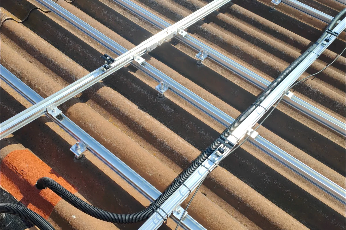 Installation photovoltaïque en pose ajoutée sur toiture existante